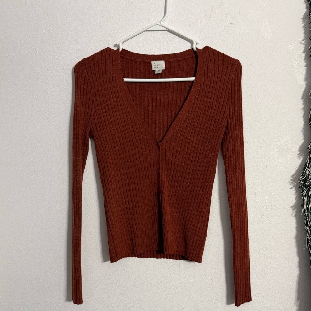 a new day. • Rust Colored Ribbed Button-Down Cardigan • Women’s Size XS